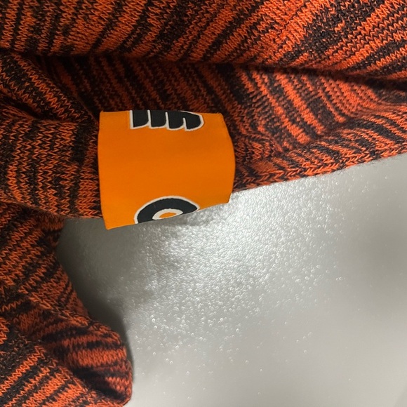 Philadelphia Flyers FOCO Orange and Black Knit Infinity Scarf - Picture 5 of 9